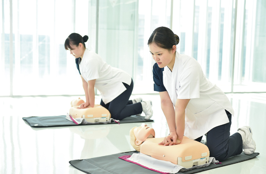 心臓マッサージ実習